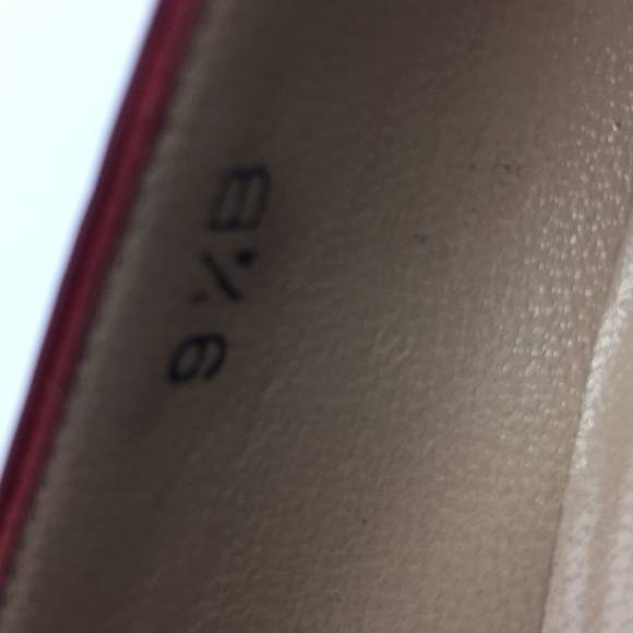 Salvatore Ferragamo Elegant Red Leather Shors